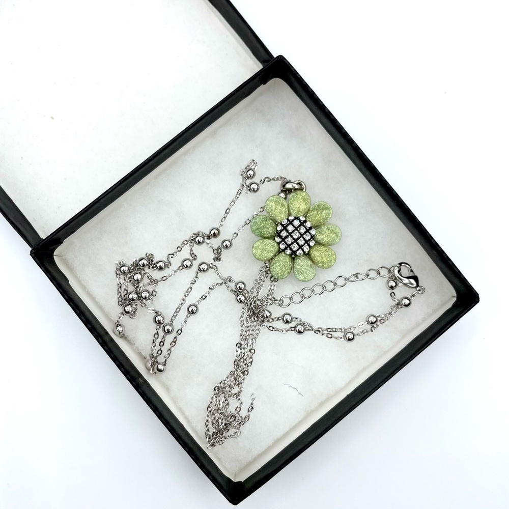 Floral long necklace